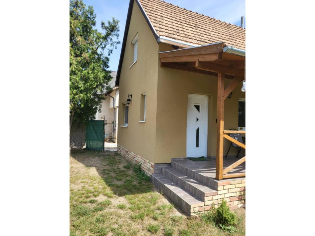 Forras Vendeghaz Apartment Tata Exterior photo