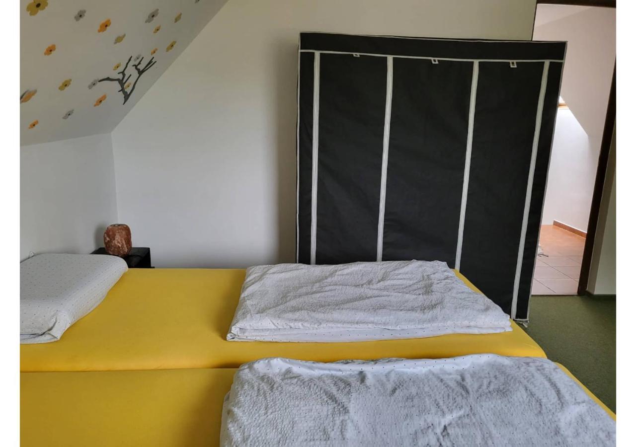 Forras Vendeghaz Apartment Tata Exterior photo